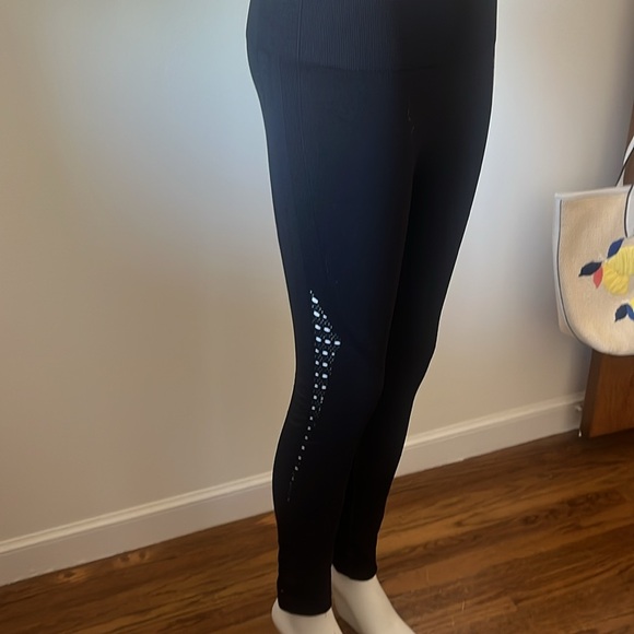 Gymshark Black Leggings - Picture 6 of 16